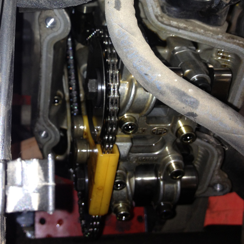 Ventiltrieb des BMW C1 Roller. C1 befindet sich in der Wartungsstellung mit demontiertem Ventildeckel, zur Kontrolle des Ventilspiels.